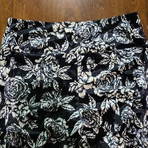 Velvet Flare Pants - Picture 6 of 6